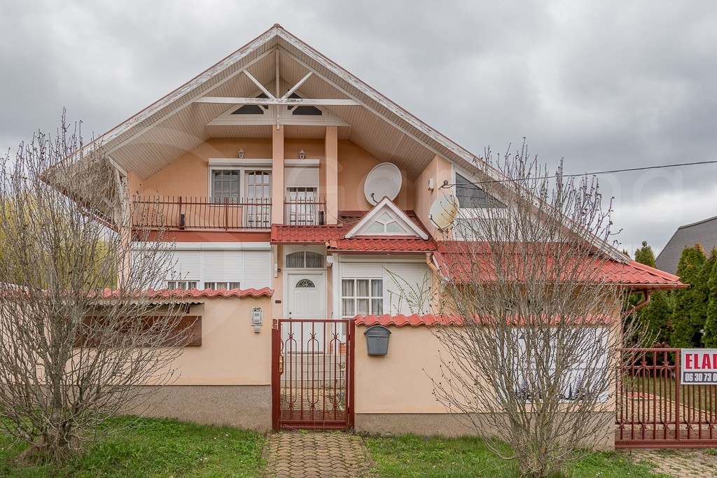ELADÓ apartmanház Parádsasvár szívében