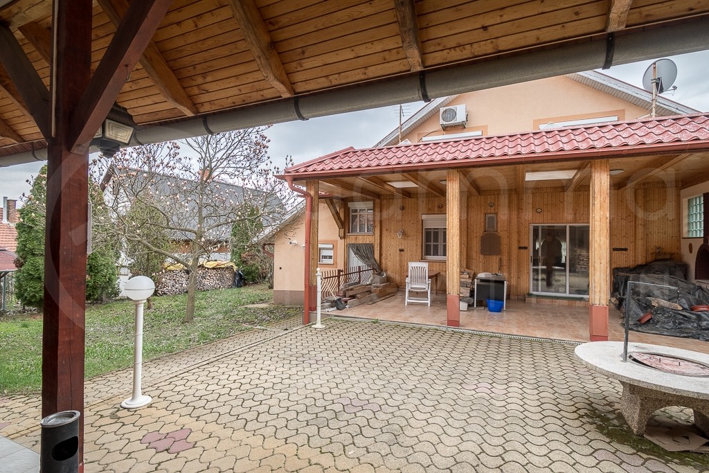 ELADÓ apartmanház Parádsasvár szívében