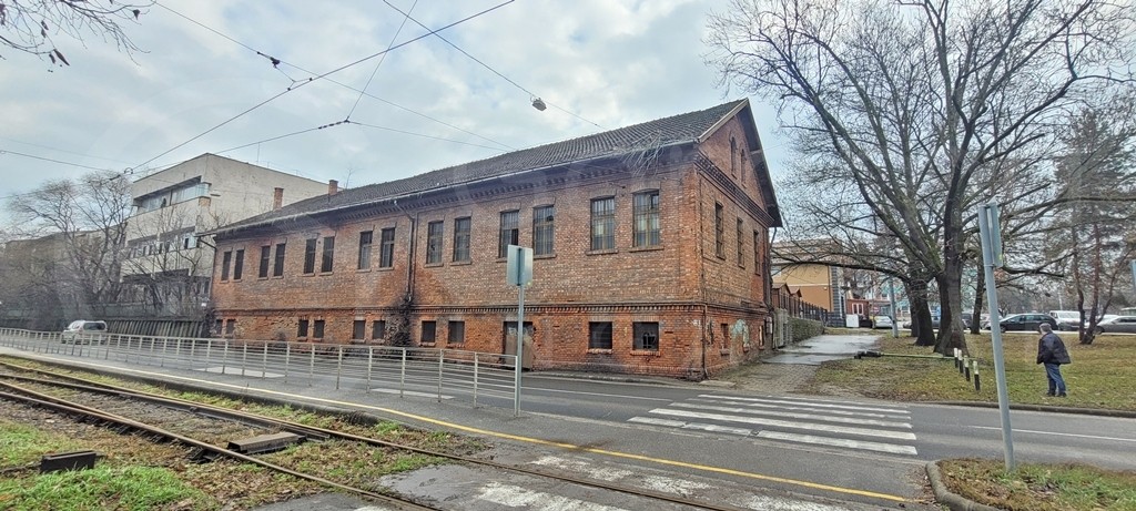 Miskolc-Vasgyár központi részén ipari/kereskedelmi épület eladó!-1373215