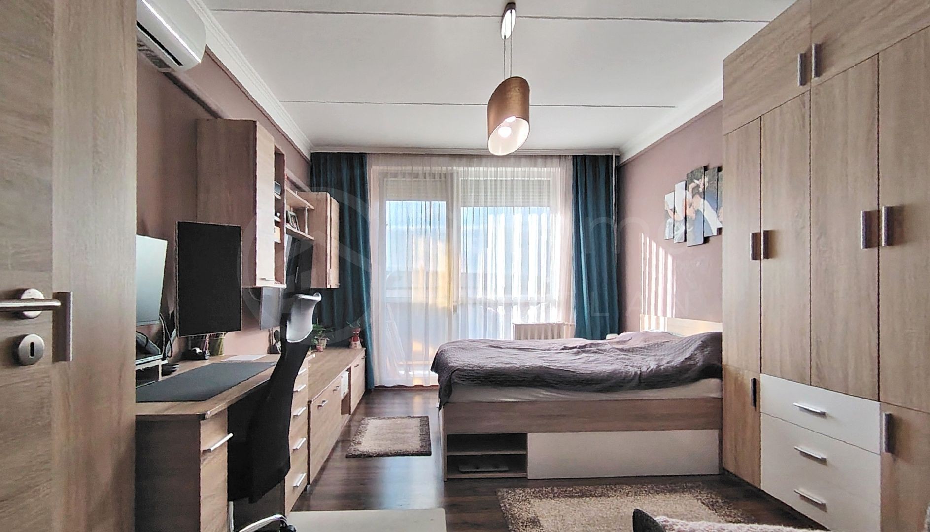 Eladó egy modern