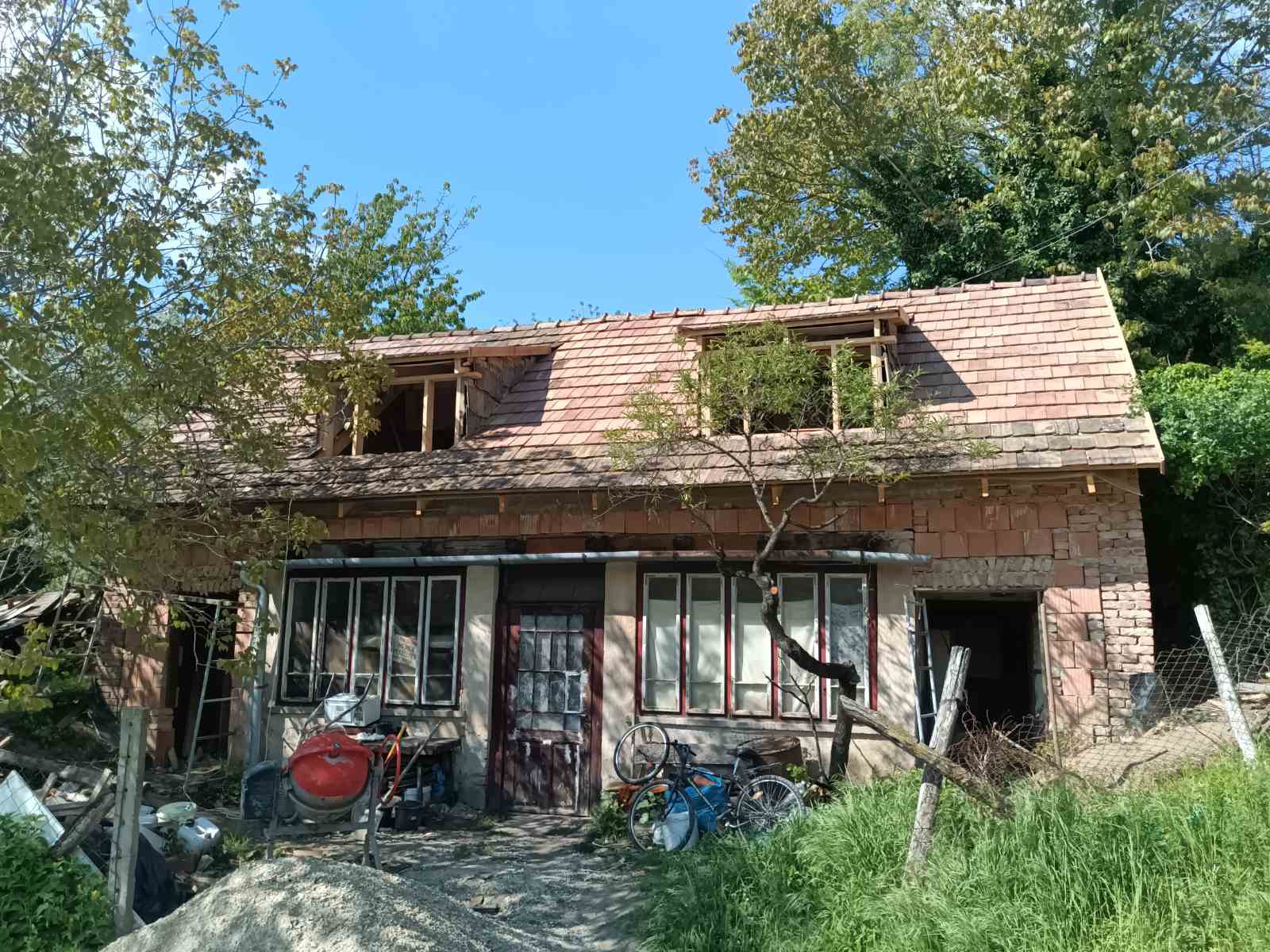 16. Baj tető kész(1)