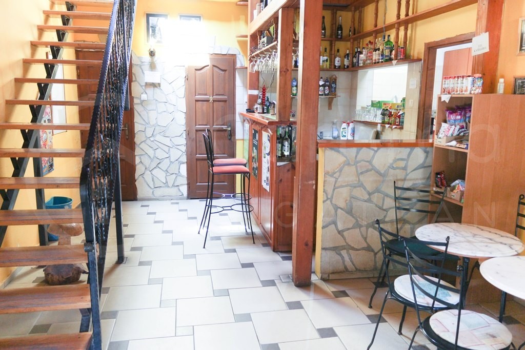 Eladó 190 m2 üzlethelyiség