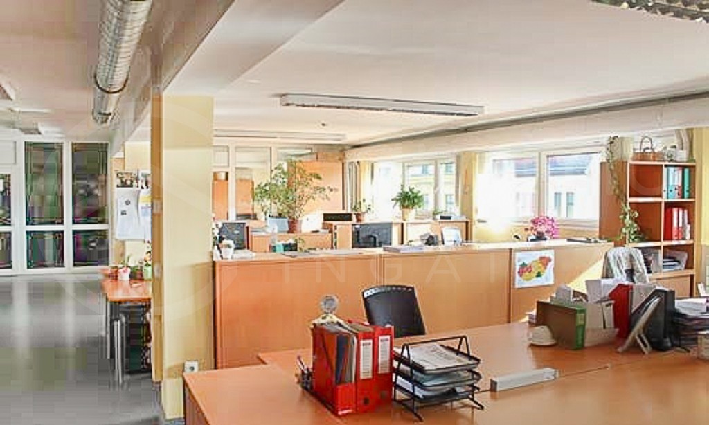 Búzatér szomszédságában irodaház kiadó!-1292960