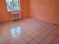 Miskolcon a belváros szélén a Bajcsy- Zs. utcában kiadó üzleti célra egy 38m2-es nagygarzon.-1339197