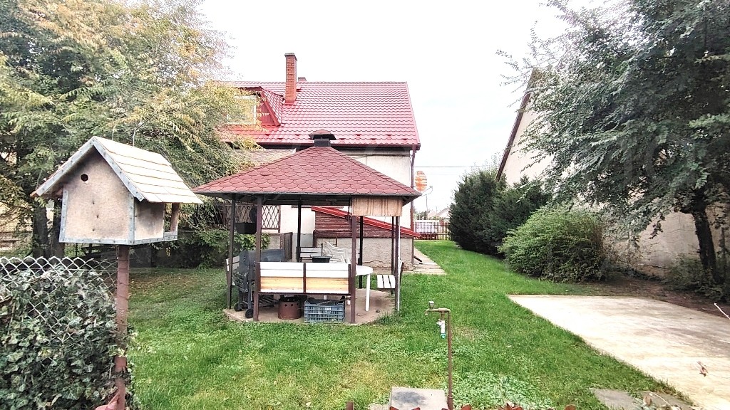 Eladó családiház Tiszalúcon akár két Generációnak – Tágas terek