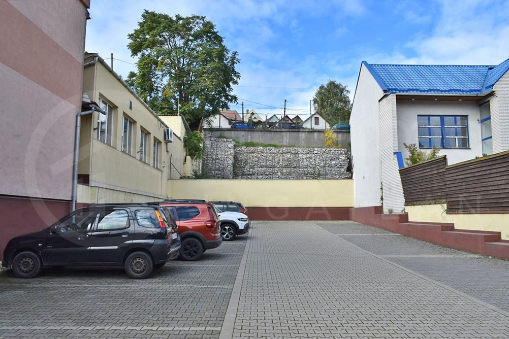 Eladó 421 nm-es térkövezett parkoló Miskolc