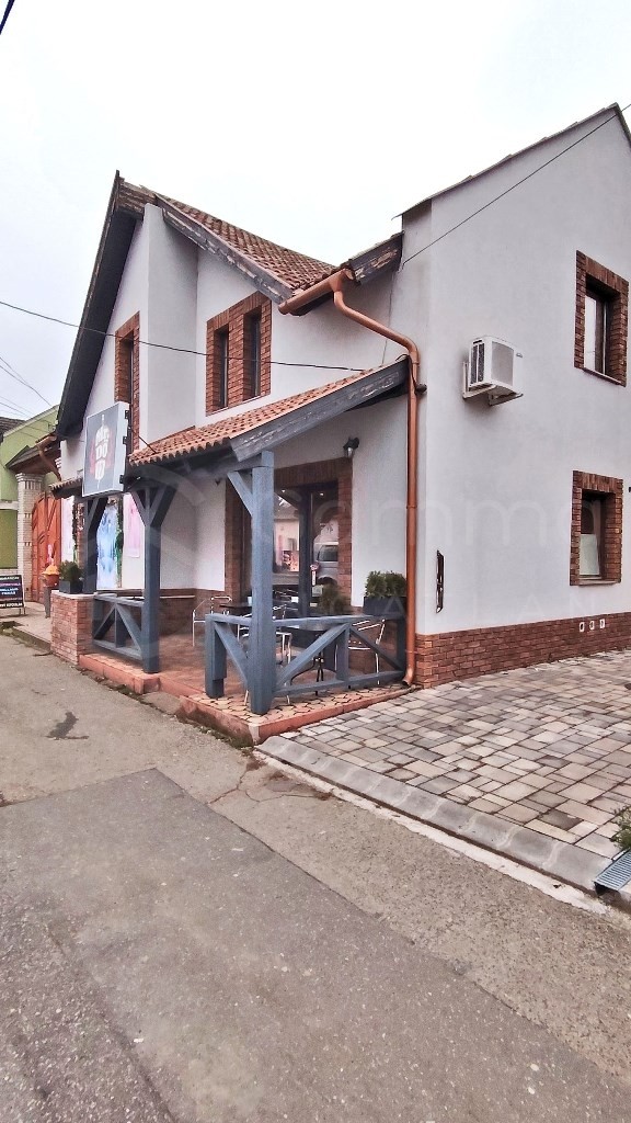 egy 1441 m2-es telken fekvő