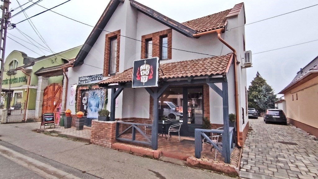 Eladásra kínálunk Encs főutcáján