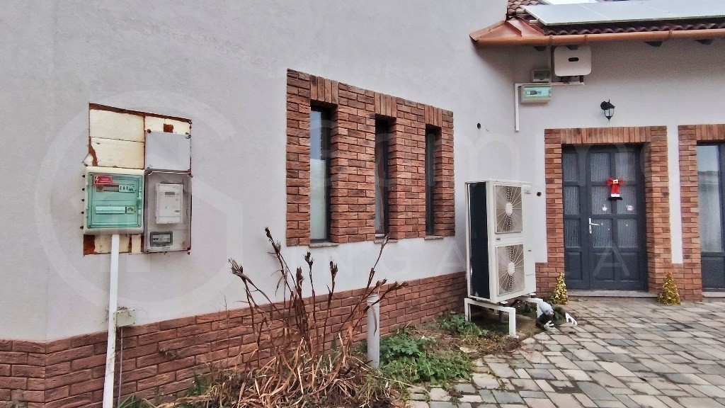 egy 1441 m2-es telken fekvő