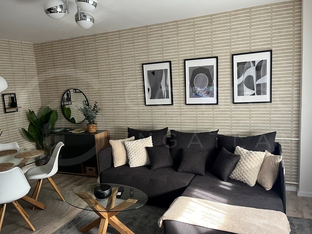 Kulcsrakész Airbnb projekt Miskolc Diósgyőrben – Design lakás teljes felszereléssel!-1438275