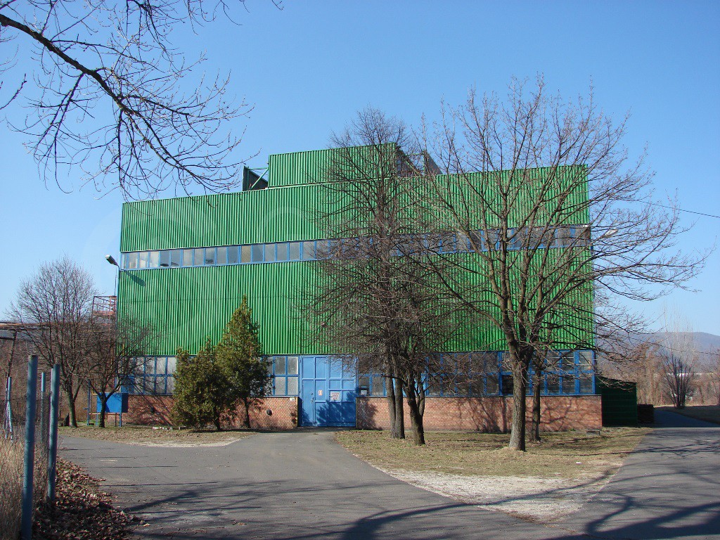 Eladó 1274 m2 ipari