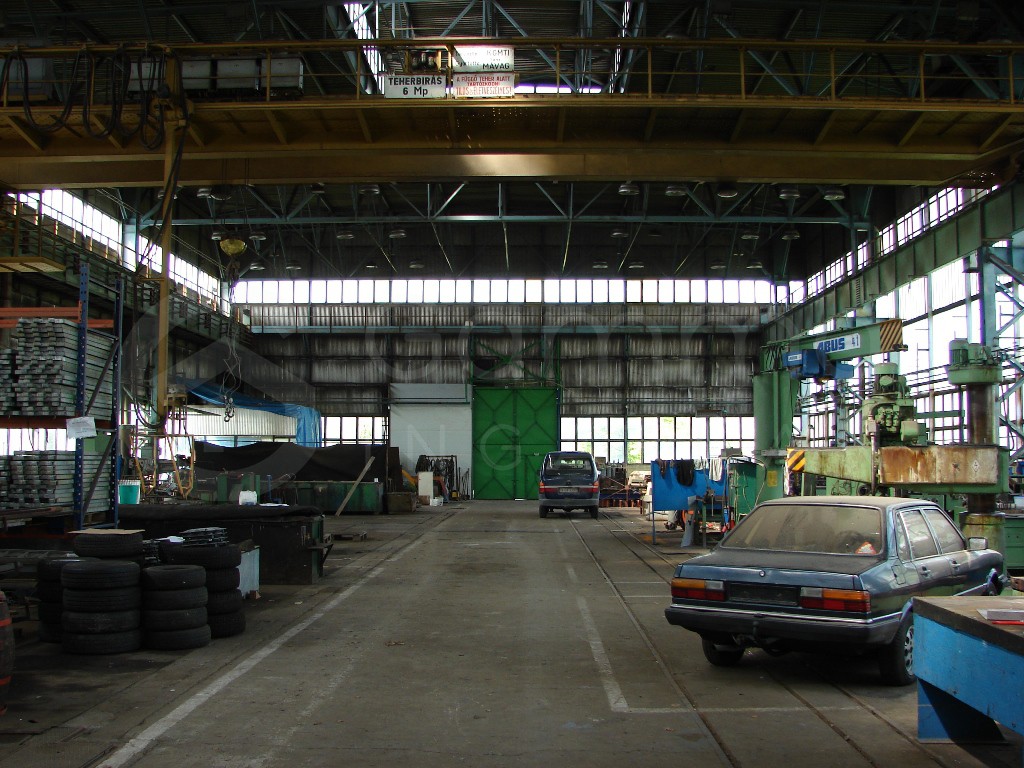 Eladó 1274 m2 ipari