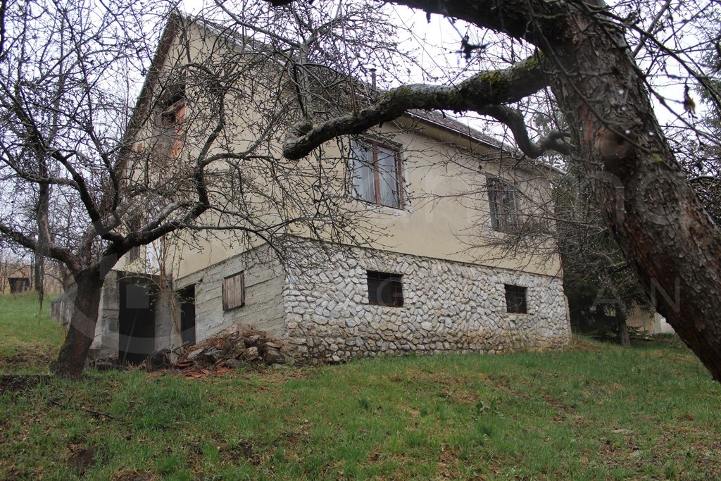 Eladó 64 m2 üdülő