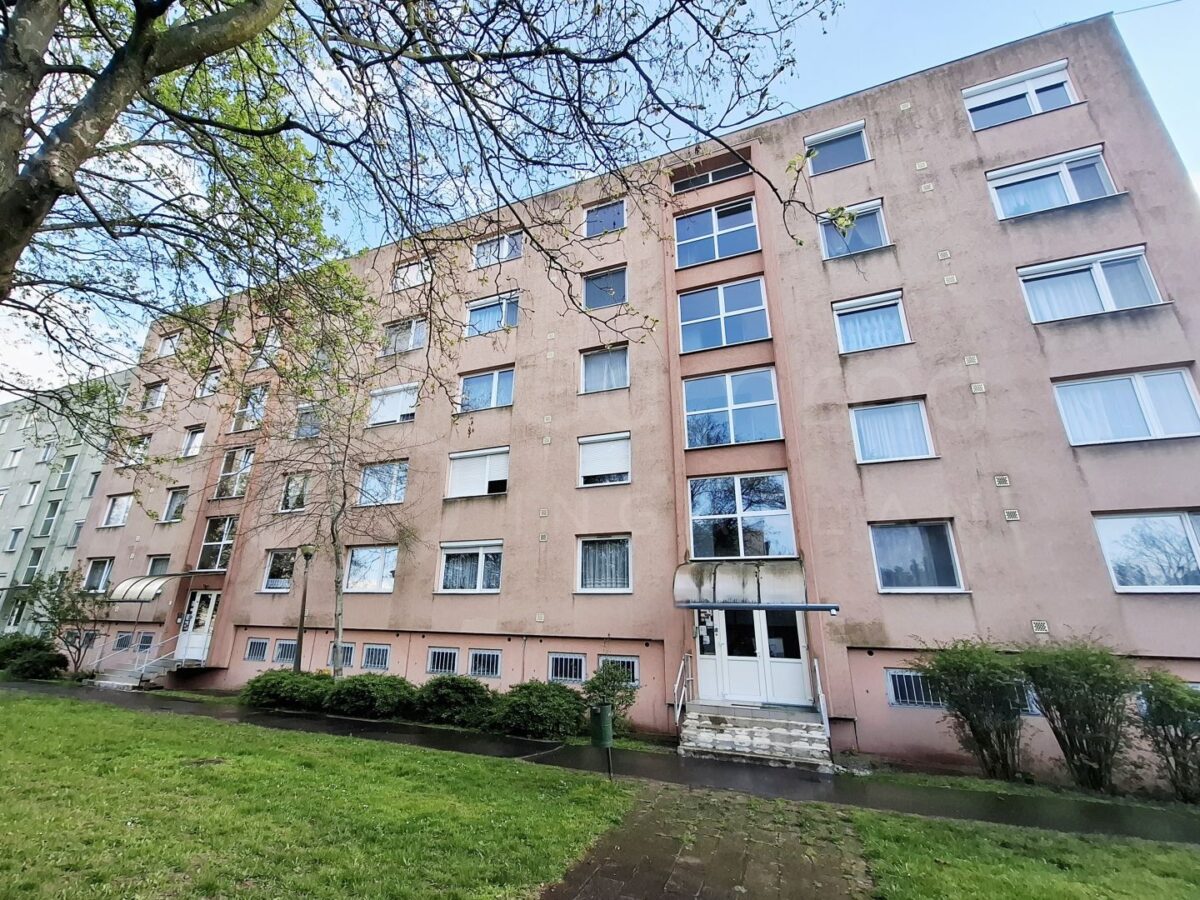 VOLOGDÁN FELÚJÍTOTT LAKÁS ELADÓ!-1447675