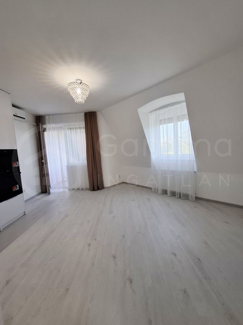 FEHÉR AKÁC LAKÓPARKBAN LAKÁS ELADÓ!-1450747