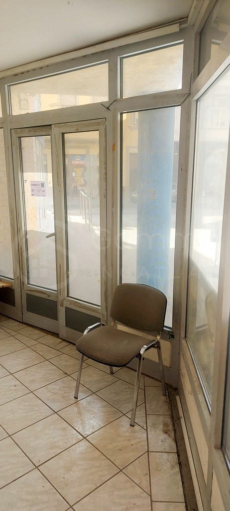 Miskolcon a belvárosban 87 m2-es fsz-i és 1 emeleti üzlethelység kiadó!-1455122