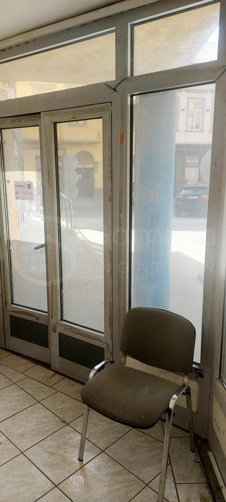 Miskolcon a belvárosban 87 m2-es fsz-i és 1 emeleti üzlethelység kiadó!-1455123