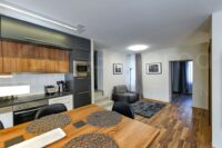 PRÉMIUM BELVÁROSI ÉLETÉRZÉS – Kiadó luxus apartman Miskolc szívében!-1460585