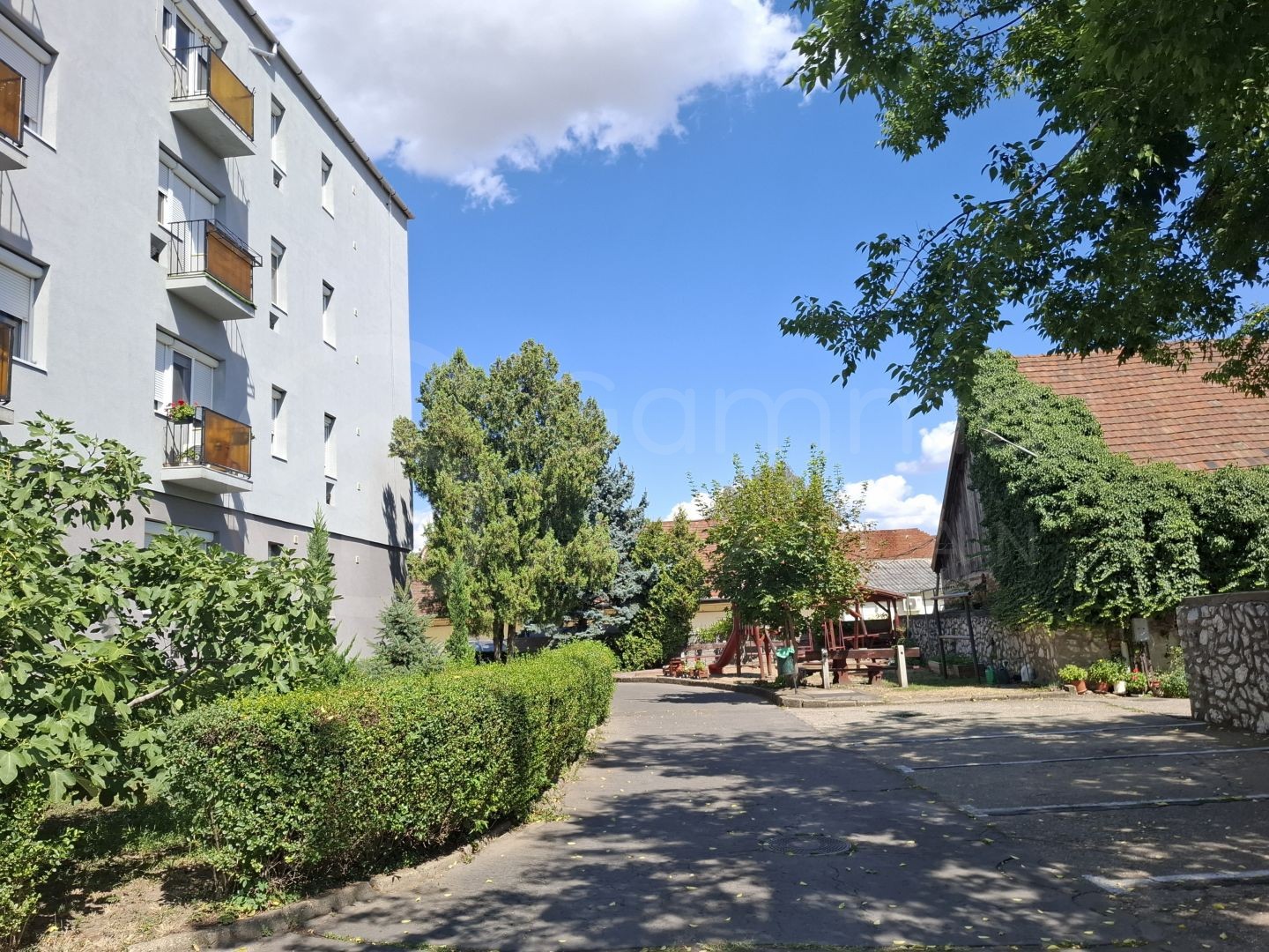 MISKOLC BELVÁROSÁNAK KÖZELÉBEN FELÚJÍTOTT LAKÁS ELADÓ!-1480753